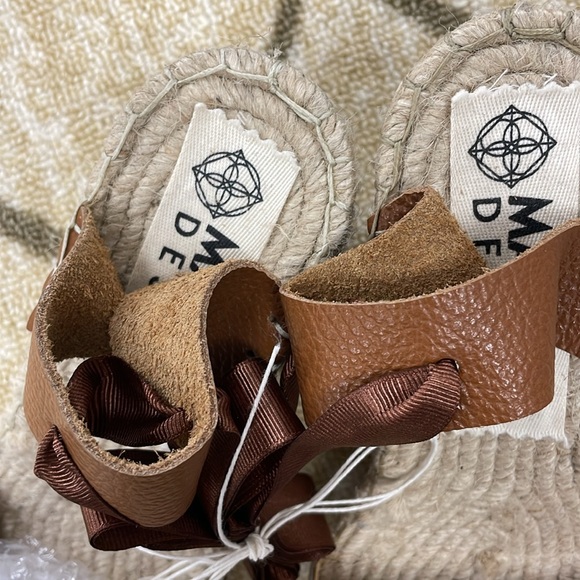 “Maslinda Designs” Size 36 Ankle Wrap Wedge - Picture 5 of 10